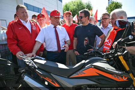 Геннадий Зюганов: Наш конвой символизирует дружбу народов, уникальный советский опыт и идеалы социализма