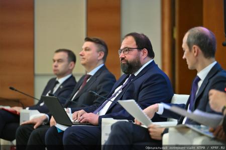 Главные вызовы современности: Геннадий Зюганов провёл заседание фракции КПРФ. На повестке — борьба с ростом цен и суверенное развитие ИИ
