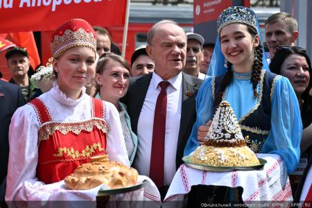 Продолжается рабочая поездка Г.А. Зюганова в Казань
