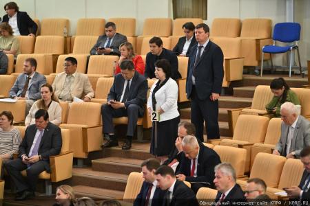 Главные вызовы современности: Геннадий Зюганов провёл заседание фракции КПРФ. На повестке — борьба с ростом цен и суверенное развитие ИИ
