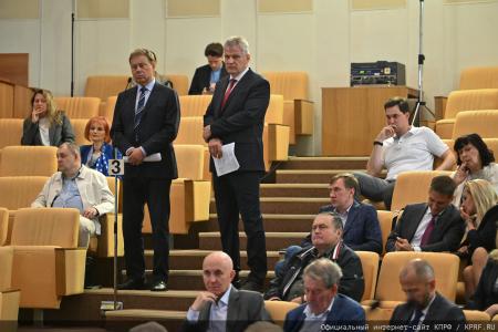 Главные вызовы современности: Геннадий Зюганов провёл заседание фракции КПРФ. На повестке — борьба с ростом цен и суверенное развитие ИИ