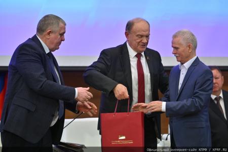 Главные вызовы современности: Геннадий Зюганов провёл заседание фракции КПРФ. На повестке — борьба с ростом цен и суверенное развитие ИИ