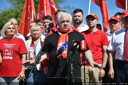 Геннадий Зюганов: Наш конвой символизирует дружбу народов, уникальный советский опыт и идеалы социализма