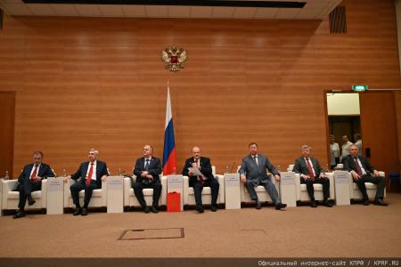 Мирный путь бюллетеня или винтовка с булыжником: Геннадий Зюганов выступил на итоговом заседании фракции КПРФ