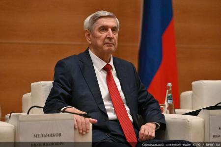 Мирный путь бюллетеня или винтовка с булыжником: Геннадий Зюганов выступил на итоговом заседании фракции КПРФ