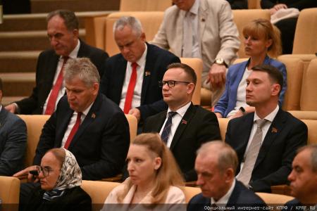 Мирный путь бюллетеня или винтовка с булыжником: Геннадий Зюганов выступил на итоговом заседании фракции КПРФ