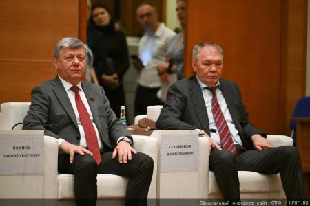 Мирный путь бюллетеня или винтовка с булыжником: Геннадий Зюганов выступил на итоговом заседании фракции КПРФ