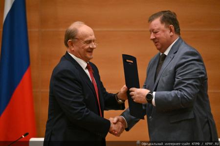 Мирный путь бюллетеня или винтовка с булыжником: Геннадий Зюганов выступил на итоговом заседании фракции КПРФ