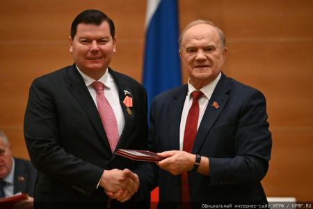 Мирный путь бюллетеня или винтовка с булыжником: Геннадий Зюганов выступил на итоговом заседании фракции КПРФ
