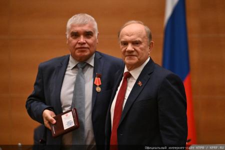 Мирный путь бюллетеня или винтовка с булыжником: Геннадий Зюганов выступил на итоговом заседании фракции КПРФ
