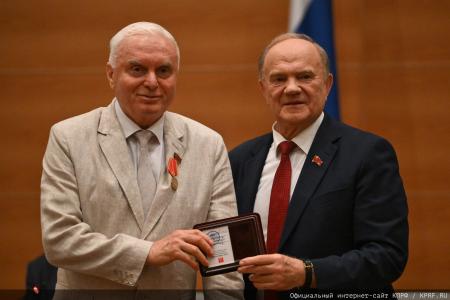 Мирный путь бюллетеня или винтовка с булыжником: Геннадий Зюганов выступил на итоговом заседании фракции КПРФ