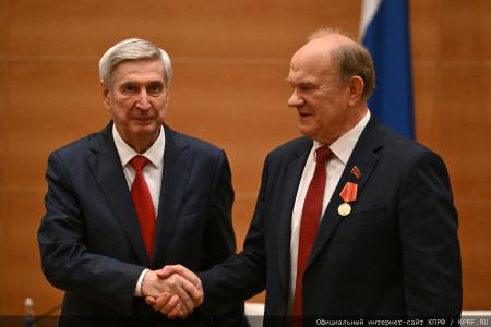 Мирный путь бюллетеня или винтовка с булыжником: Геннадий Зюганов выступил на итоговом заседании фракции КПРФ