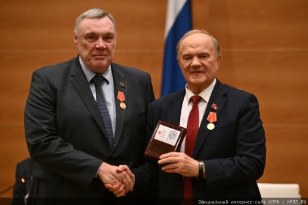 Мирный путь бюллетеня или винтовка с булыжником: Геннадий Зюганов выступил на итоговом заседании фракции КПРФ