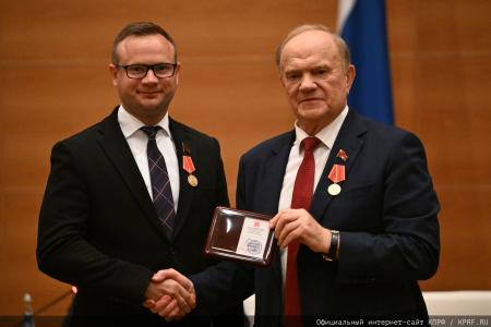 Мирный путь бюллетеня или винтовка с булыжником: Геннадий Зюганов выступил на итоговом заседании фракции КПРФ