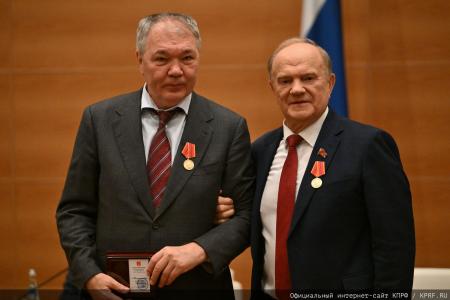 Мирный путь бюллетеня или винтовка с булыжником: Геннадий Зюганов выступил на итоговом заседании фракции КПРФ