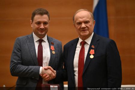 Мирный путь бюллетеня или винтовка с булыжником: Геннадий Зюганов выступил на итоговом заседании фракции КПРФ