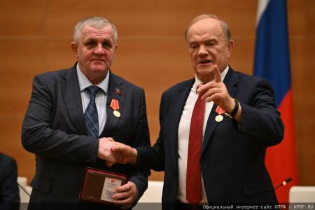 Мирный путь бюллетеня или винтовка с булыжником: Геннадий Зюганов выступил на итоговом заседании фракции КПРФ