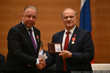 Мирный путь бюллетеня или винтовка с булыжником: Геннадий Зюганов выступил на итоговом заседании фракции КПРФ