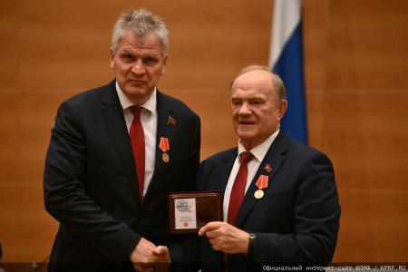 Мирный путь бюллетеня или винтовка с булыжником: Геннадий Зюганов выступил на итоговом заседании фракции КПРФ
