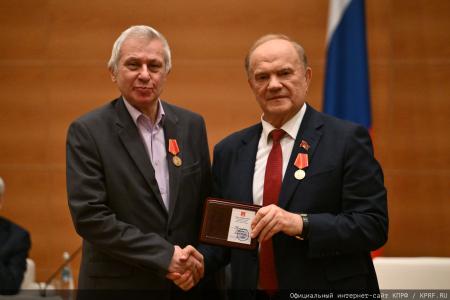 Мирный путь бюллетеня или винтовка с булыжником: Геннадий Зюганов выступил на итоговом заседании фракции КПРФ