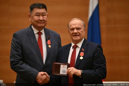 Мирный путь бюллетеня или винтовка с булыжником: Геннадий Зюганов выступил на итоговом заседании фракции КПРФ