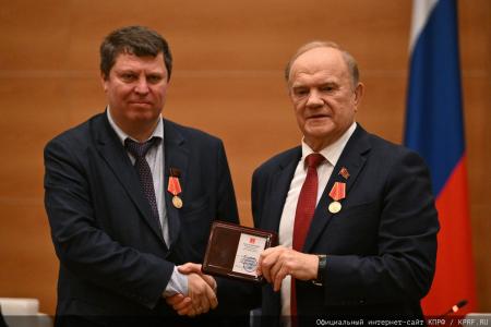 Мирный путь бюллетеня или винтовка с булыжником: Геннадий Зюганов выступил на итоговом заседании фракции КПРФ