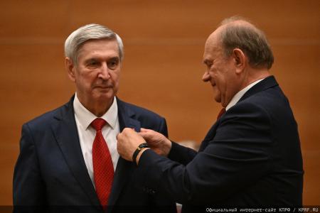Мирный путь бюллетеня или винтовка с булыжником: Геннадий Зюганов выступил на итоговом заседании фракции КПРФ