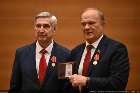 Мирный путь бюллетеня или винтовка с булыжником: Геннадий Зюганов выступил на итоговом заседании фракции КПРФ