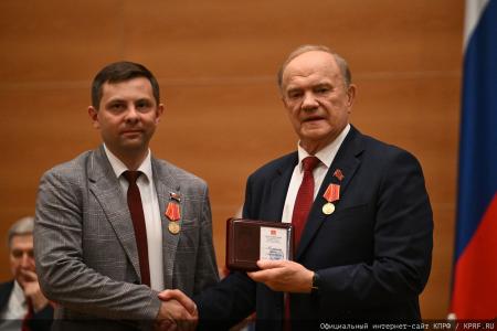 Мирный путь бюллетеня или винтовка с булыжником: Геннадий Зюганов выступил на итоговом заседании фракции КПРФ