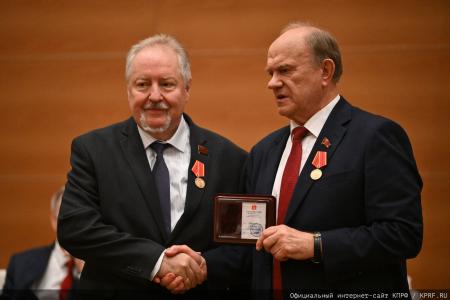 Мирный путь бюллетеня или винтовка с булыжником: Геннадий Зюганов выступил на итоговом заседании фракции КПРФ