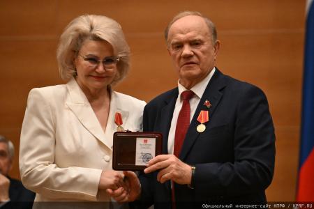 Мирный путь бюллетеня или винтовка с булыжником: Геннадий Зюганов выступил на итоговом заседании фракции КПРФ