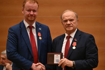 Мирный путь бюллетеня или винтовка с булыжником: Геннадий Зюганов выступил на итоговом заседании фракции КПРФ