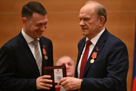 Мирный путь бюллетеня или винтовка с булыжником: Геннадий Зюганов выступил на итоговом заседании фракции КПРФ
