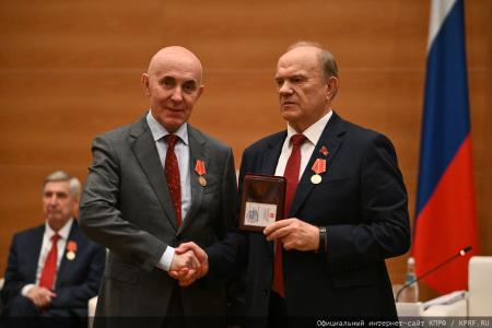 Мирный путь бюллетеня или винтовка с булыжником: Геннадий Зюганов выступил на итоговом заседании фракции КПРФ