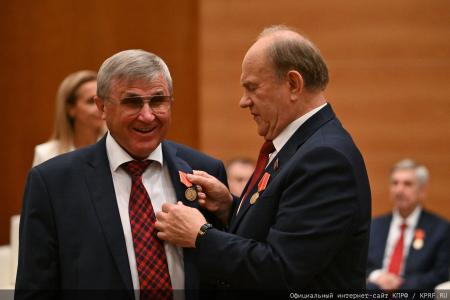 Мирный путь бюллетеня или винтовка с булыжником: Геннадий Зюганов выступил на итоговом заседании фракции КПРФ