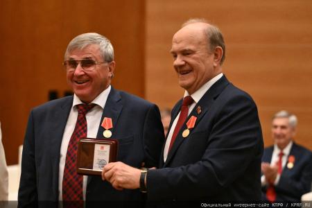 Мирный путь бюллетеня или винтовка с булыжником: Геннадий Зюганов выступил на итоговом заседании фракции КПРФ
