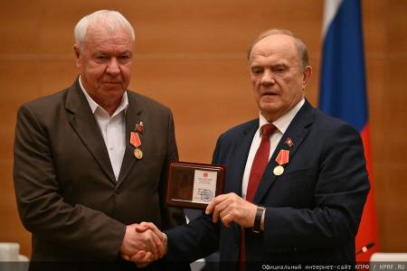 Мирный путь бюллетеня или винтовка с булыжником: Геннадий Зюганов выступил на итоговом заседании фракции КПРФ
