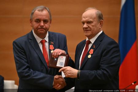 Мирный путь бюллетеня или винтовка с булыжником: Геннадий Зюганов выступил на итоговом заседании фракции КПРФ