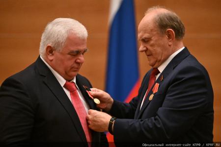 Мирный путь бюллетеня или винтовка с булыжником: Геннадий Зюганов выступил на итоговом заседании фракции КПРФ