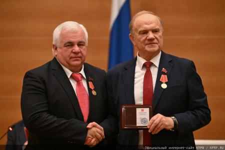 Мирный путь бюллетеня или винтовка с булыжником: Геннадий Зюганов выступил на итоговом заседании фракции КПРФ