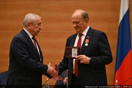 Мирный путь бюллетеня или винтовка с булыжником: Геннадий Зюганов выступил на итоговом заседании фракции КПРФ