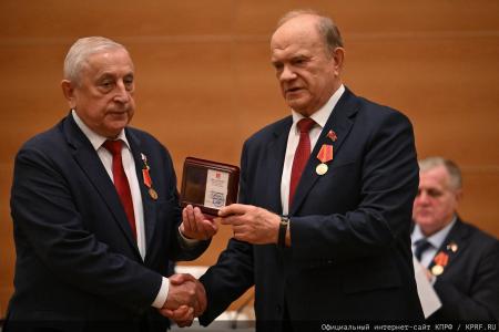 Мирный путь бюллетеня или винтовка с булыжником: Геннадий Зюганов выступил на итоговом заседании фракции КПРФ