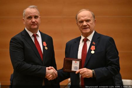 Мирный путь бюллетеня или винтовка с булыжником: Геннадий Зюганов выступил на итоговом заседании фракции КПРФ