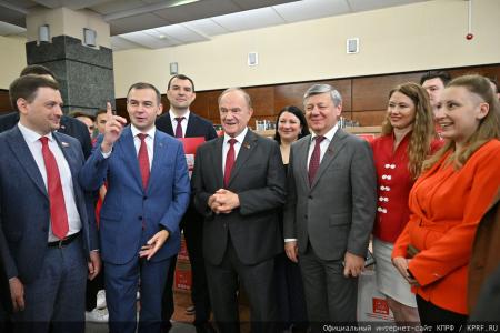 КПРФ подала документы кандидатов в депутаты Госдумы в Центризбирком