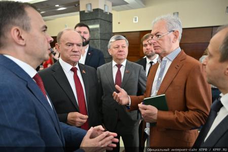 КПРФ подала документы кандидатов в депутаты Госдумы в Центризбирком