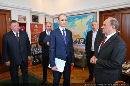 Главные вызовы современности: Геннадий Зюганов провёл заседание фракции КПРФ. На повестке — борьба с ростом цен и суверенное развитие ИИ