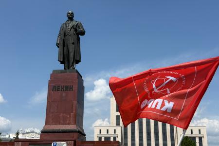 Г.А. Зюганов возложил цветы к памятнику Ленину в Казани
