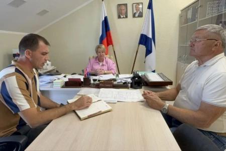 Коммунисты не допустят срыва ремонта социального учреждения в Херсонской области