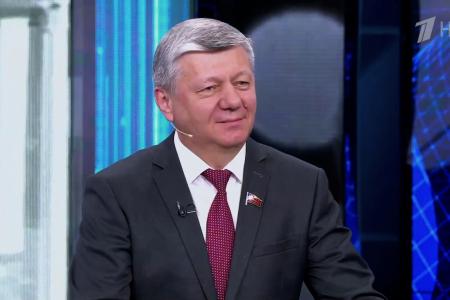 Дмитрий Новиков на Первом канале о правительственных кризисах, о спасении России Лениным и о том, что сейчас не время играть в политические шашечки