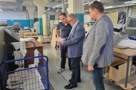 Руководитель фракции КПРФ в Мособлдуме Александр Наумов встретился с коллективом полиграфического предприятия «Чеховский Печатный Двор»